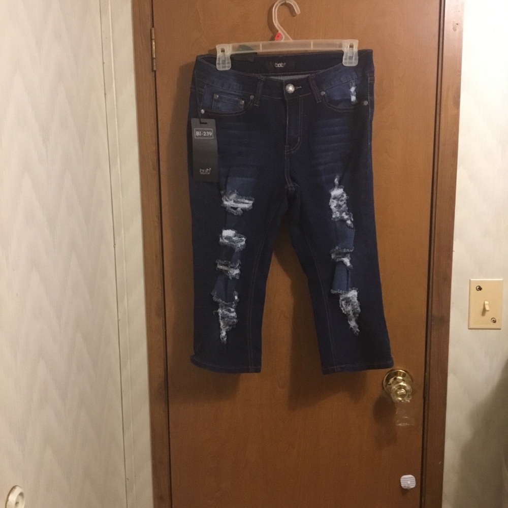 Bob Destroyed Dark Wash Jean Capris 11 - Picture 2 of 3